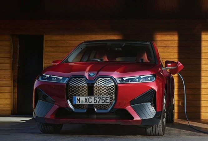 BMW iX xDrive50 electric SUV gets 520-kilometer range