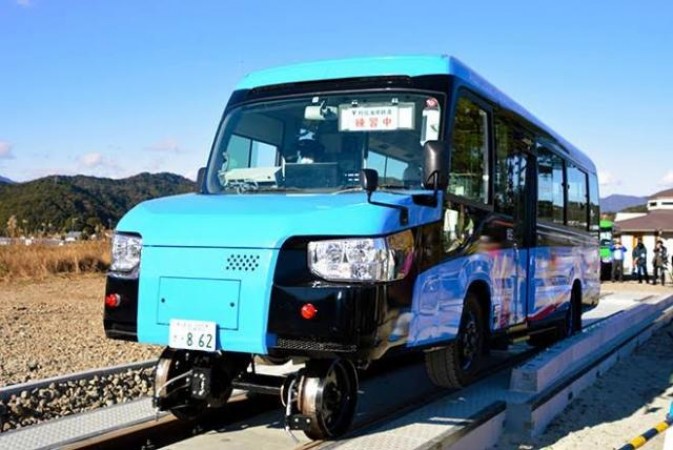World's first dual-mode vehicle looks like a bus, but runs on rails