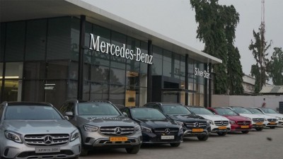 मर्सिडीज में तकनीक गड़बड़ी के कारण कम्पनी ने 1 लाख वाहनों को बुलाया वापस
