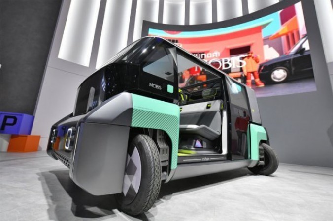 Hyundai Mobis exhibits concept vehicles with rotating wheels at CES