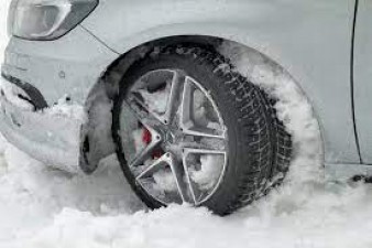 सेफ्टी टिप्स: बर्फबारी देखने के लिए कार से निकलते हैं तो इन परेशानियों से रहें दूर!