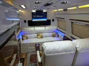 Have you seen India's first luxurious motorhome? From fridge-TV to washroom, everything is luxurious
