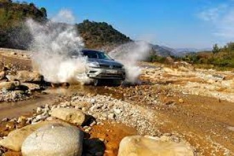 Volkswagen Tiguan Review: See the review of Volkswagen Tiguan off-road, know whether it is capable of running on bad roads?