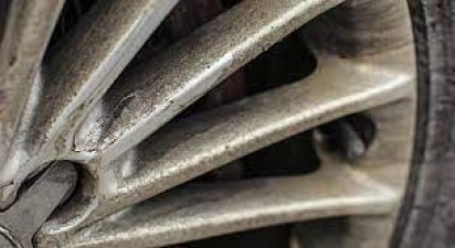 Why does black dust accumulate on alloy wheels during long drives? Know the reason...