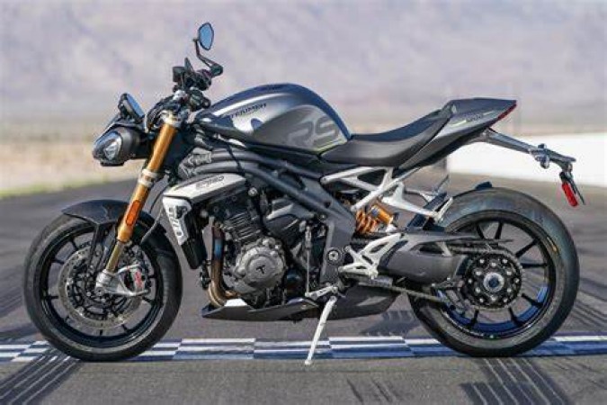 Triumph starts delivery of Speed Triple R and RS bikes, price starts from Rs 10.17 lakh