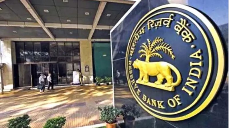 Big blow! Customers of this bank will not be able to withdraw more than Rs 5000, RBI imposes ban