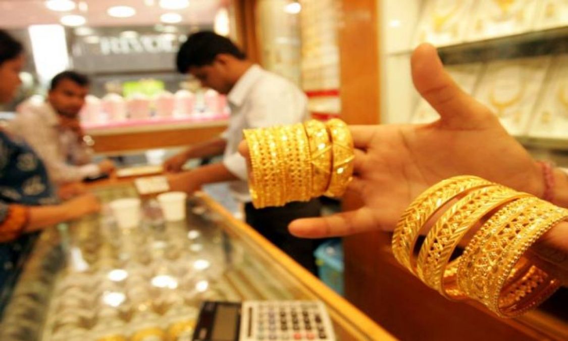 Gold price rises due to demand in global market, silver becomes costlier by Rs 454