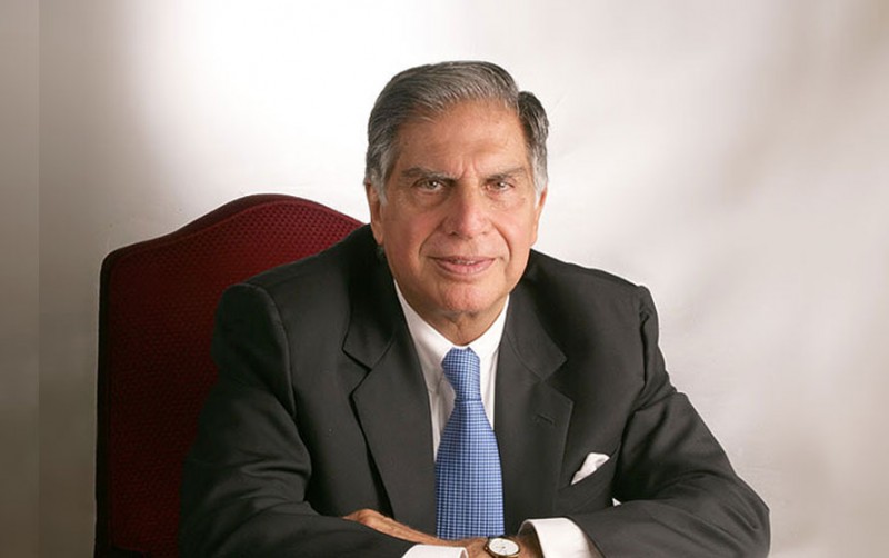 'Ratan Tata' suddenly comes next to this man sitting on the plane, then what happened will win your heart.