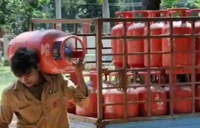 Inflation shock on first day of Sept, price of LPG cylinder rose again