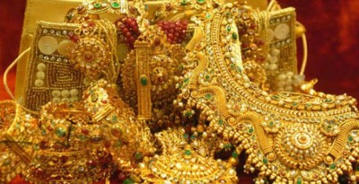 Gold prices fall by Rs 745 on Akshaya Tritiya, silver prices also fall