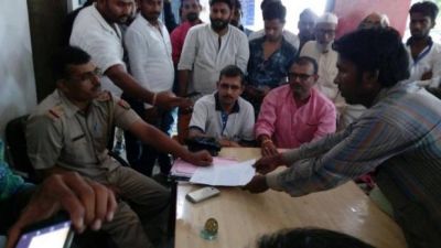 गोरखपुर कांड में स्वास्थ्य मंत्री के खिलाफ शिकायत की