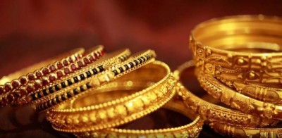 Gold futures price hikes, silver also rises