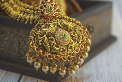 Gold prices fall for the fourth consecutive day; prices of silver also fall