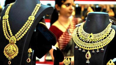 Gold prices fall by one percent, silver becomes cheaper by Rs 1000
