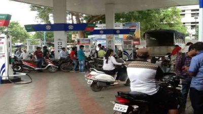 Petrol prices decreased for the second consecutive day, no change in diesel prices
