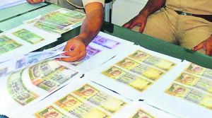 वित्त मंत्रालय का दावा नोटबंदी के बाद जाली नोटों की तस्करी रुकी