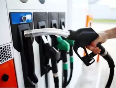 आज नहीं बढ़े पेट्रोल-डीज़ल के दाम, जानिए 2021 में किस तरह बढ़ी कीमतें