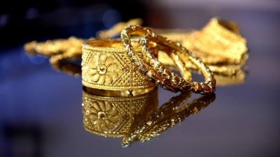 Gold prices surge, global rates shine to seven-year high