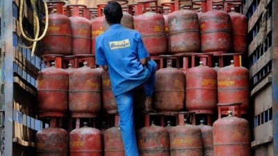 LPG Cylinder price hikes by Rs. 25 again
