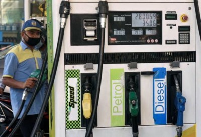 Petrol and diesel prices remain stable for last 4 weeks
