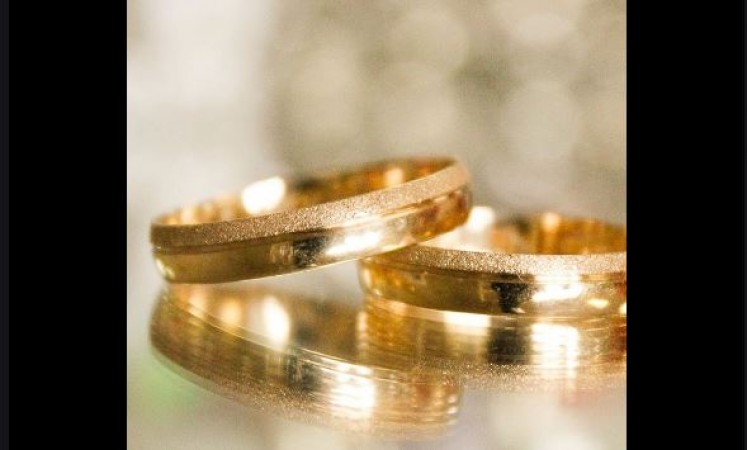 Gold prices fall by biggest ever, silver cheaper by over Rs 1000