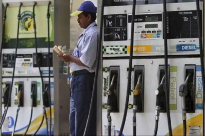 इस राज्य में पेट्रोल की कीमतों ने मारी सेंचुरी, 102 रुपए में मिल रहा एक लीटर