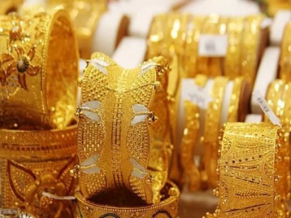 Good News: Gold falls Rs 8,530 below record level, silver price also dropped