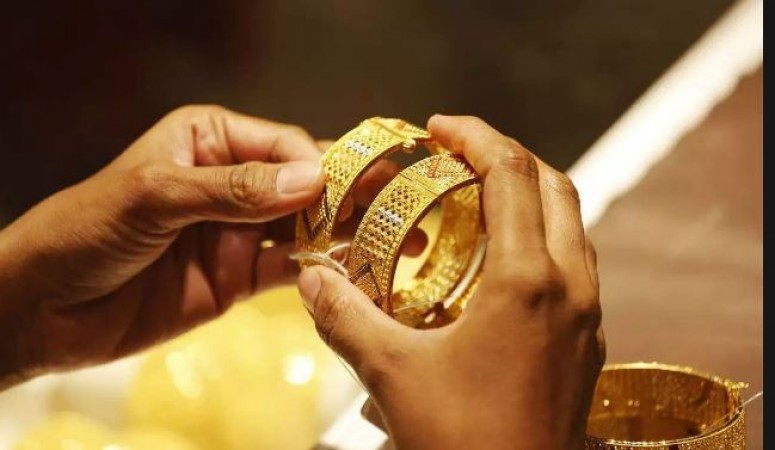 Gold prices fall sharply, see new rates