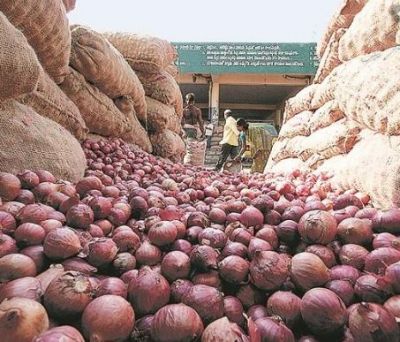 Retail onion prices fall, exports may be banned till February
