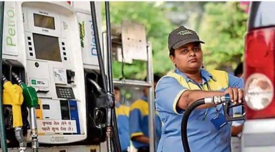 Prices of petrol and diesel continuously increasing for last 4 days