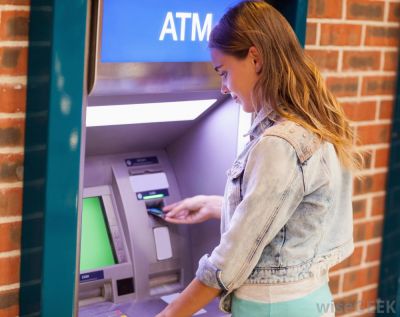 अब महंगा होगा ATM से पैसे निकालना, बैंक बंद कर सकती है कई मुफ्त सेवाएं