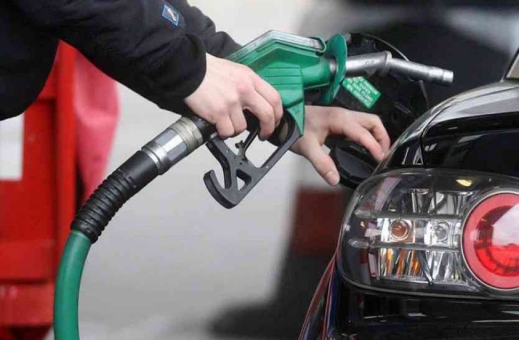 खुशखबरीः पेट्रोल-डीजल के भाव में भारी गिरावट, जानें नई कीमत