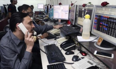 Sensex gains 300 points, IT sector shares fall