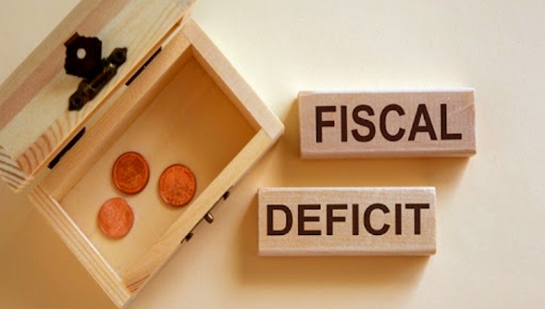 Fiscal deficit reaches Rs. 5.41 cr between April and August