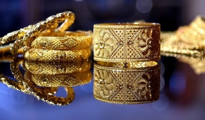 Jewellery Stocks Trade Mixed On Dhanteras
