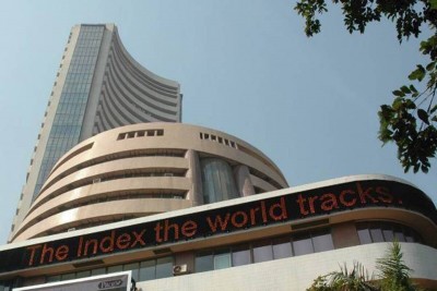 Market Morning pulls: Nifty breaches 11,700 level