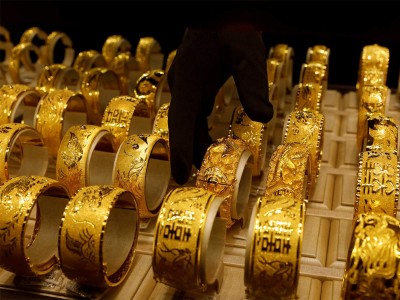 सोने के दाम में बड़ी गिरावट! 2786 रुपये सस्ता हुआ गोल्ड, चांदी भी लुढ़की