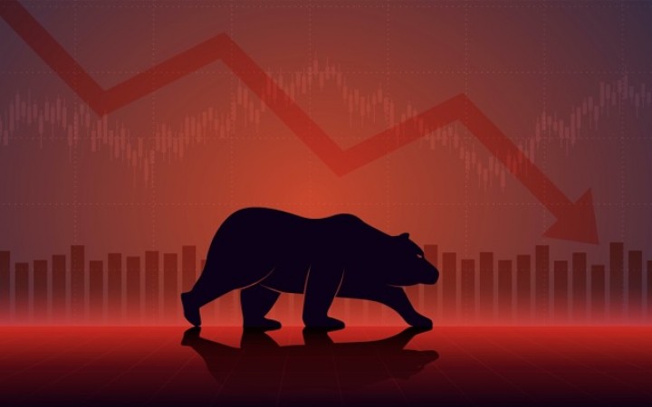 Market Closing: Sensex falls 678 points; Nifty below 17,700