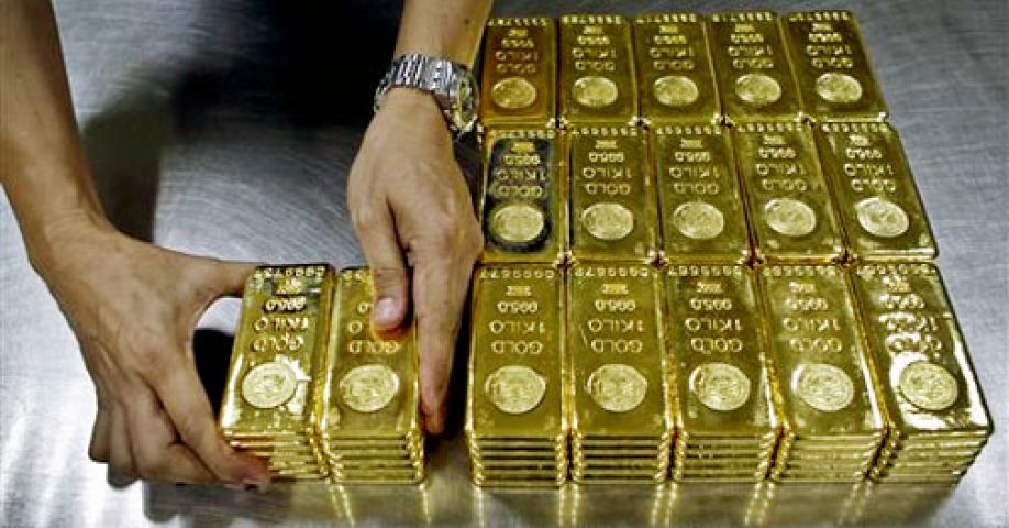 विदेशी कीमतों से प्रभावित होकर सोना 2010 के निम्नतम स्तर पर
