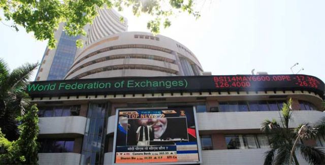 Blue-chips provide hope today, Sensex trades up