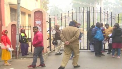 No entry in the exam centre of UPTET, furious candidates created ruckus