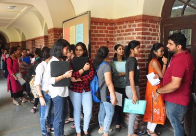 दिल्ली विश्वविद्यालय के देशबंधु और आर्यभट्ट कॉलेज ने जारी की पहली कट-ऑफ सूची