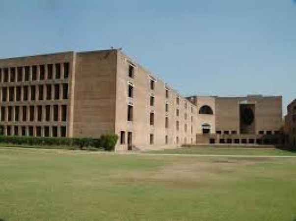 IIM Ahmedabad has invited applications for these posts