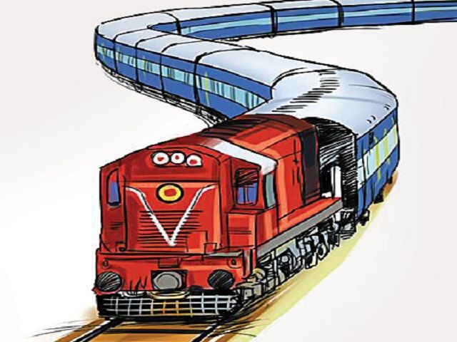 रेलवे आरक्षित टिकट के आकार को 64 फीसदी बढ़ाएगी