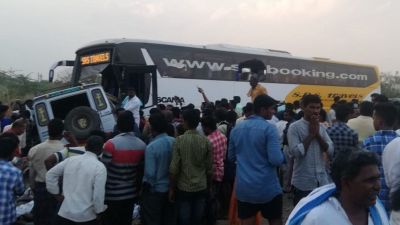 13 Killed, several injured as two vehicles collide in Kurnool district