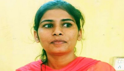 'इंदौर में केरल स्टोरी': लड़कियों को बेहद शातिर तरीके से मुसलमान बना रही थी सना खान, हुई गिरफ्तार