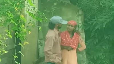 पहले गालों को प्यार से सहलाया...फिर रखा कंधे पर हाथ और रेत दिया पत्नी का गला