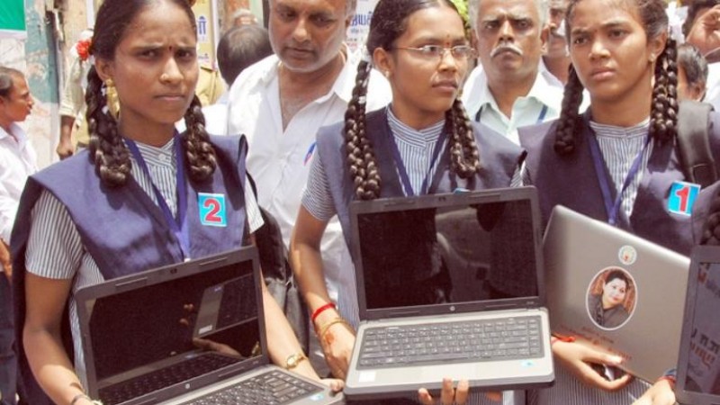 5 లక్షల మంది విద్యార్థులకు ఉచిత ల్యాప్‌టాప్‌లను పంపిణీ చేయడానికి టిఎన్ ప్రణాళికలు సిద్ధం చేసింది