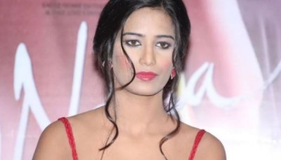 Poonam Pandey will take off T-shirt in front of camera if she survives the 'charge sheet'!