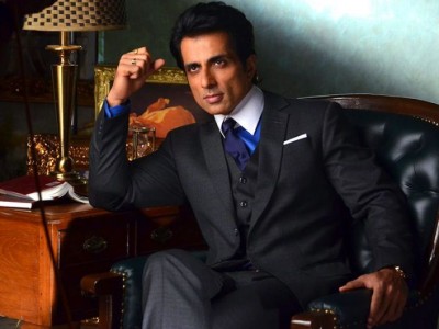 Sonu Sood wins fans' heart once again, video goes viral playing band